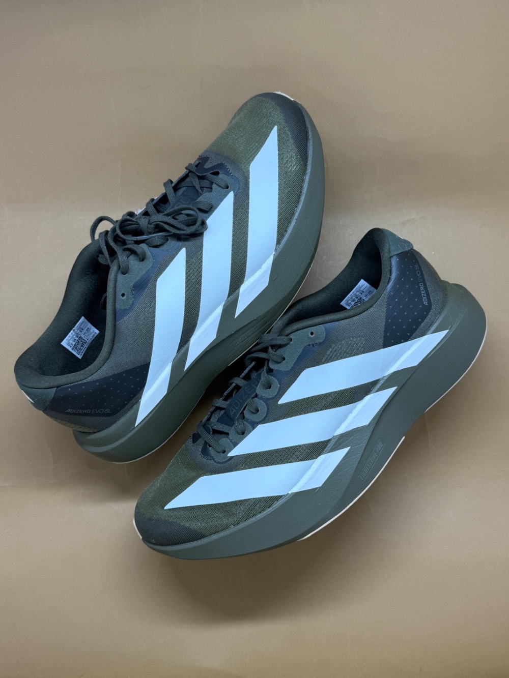 adidas Adizero EVO SL Shadow Olive Off White Warm Sandstone — 42, Novo