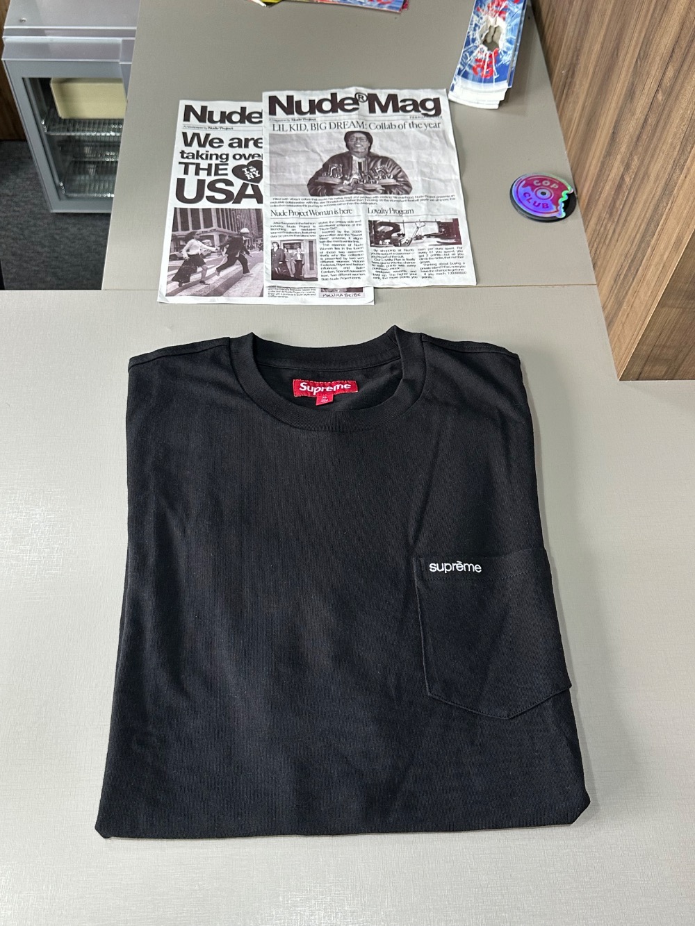Camiseta Supreme S/S Pocket Tee Black SS26-W5 — XG, Novo
