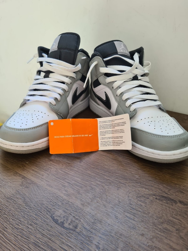 Foto 2 de Air Jordan 1 Mid Light Smoke Grey — 42, Usado