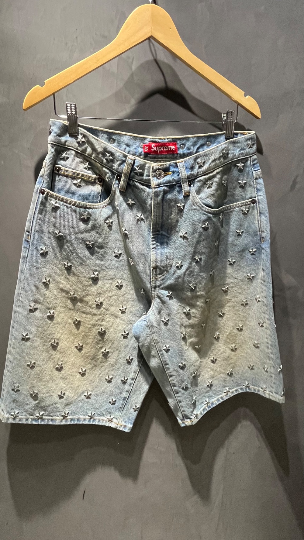 Shorts Supreme Stars Studded Baggy Denim Washed Indigo SS26-W16 — 40, Novo