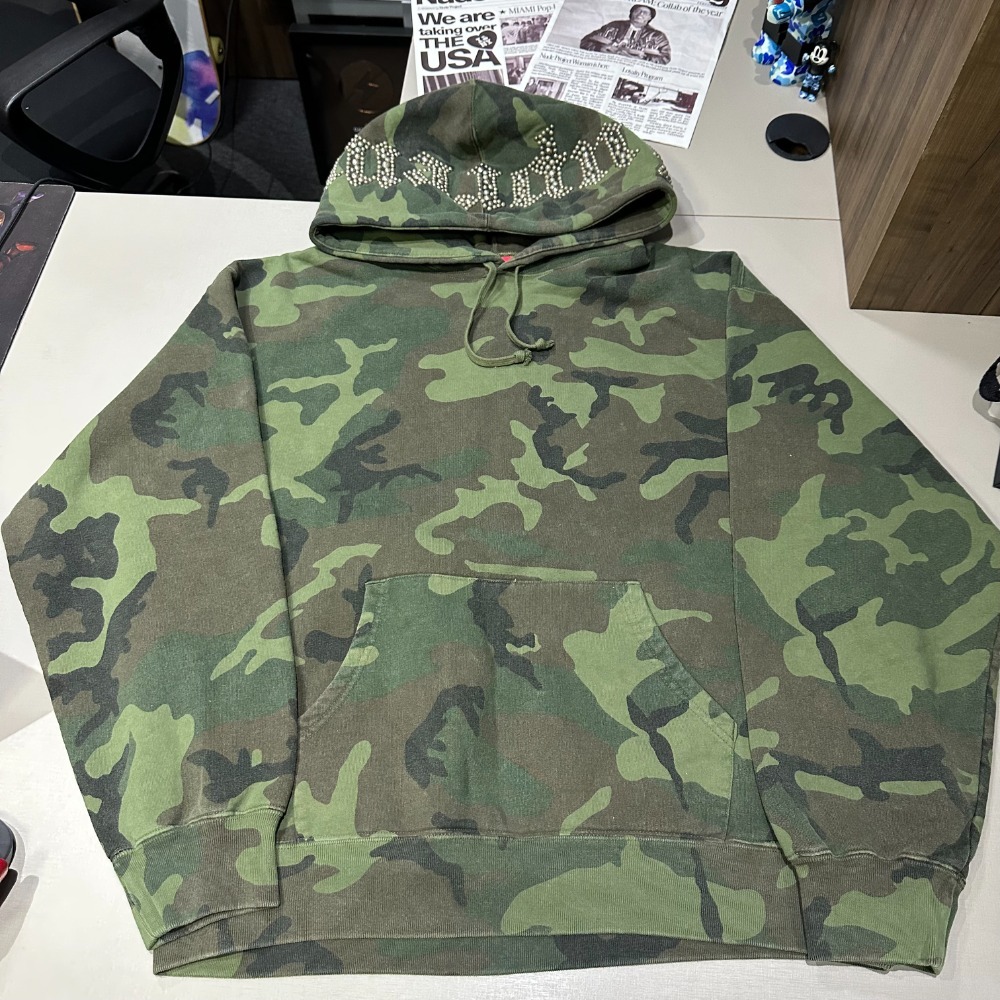 Moletom Supreme Overdyed Studded Woodland Camo SS26-W7 — G, Novo