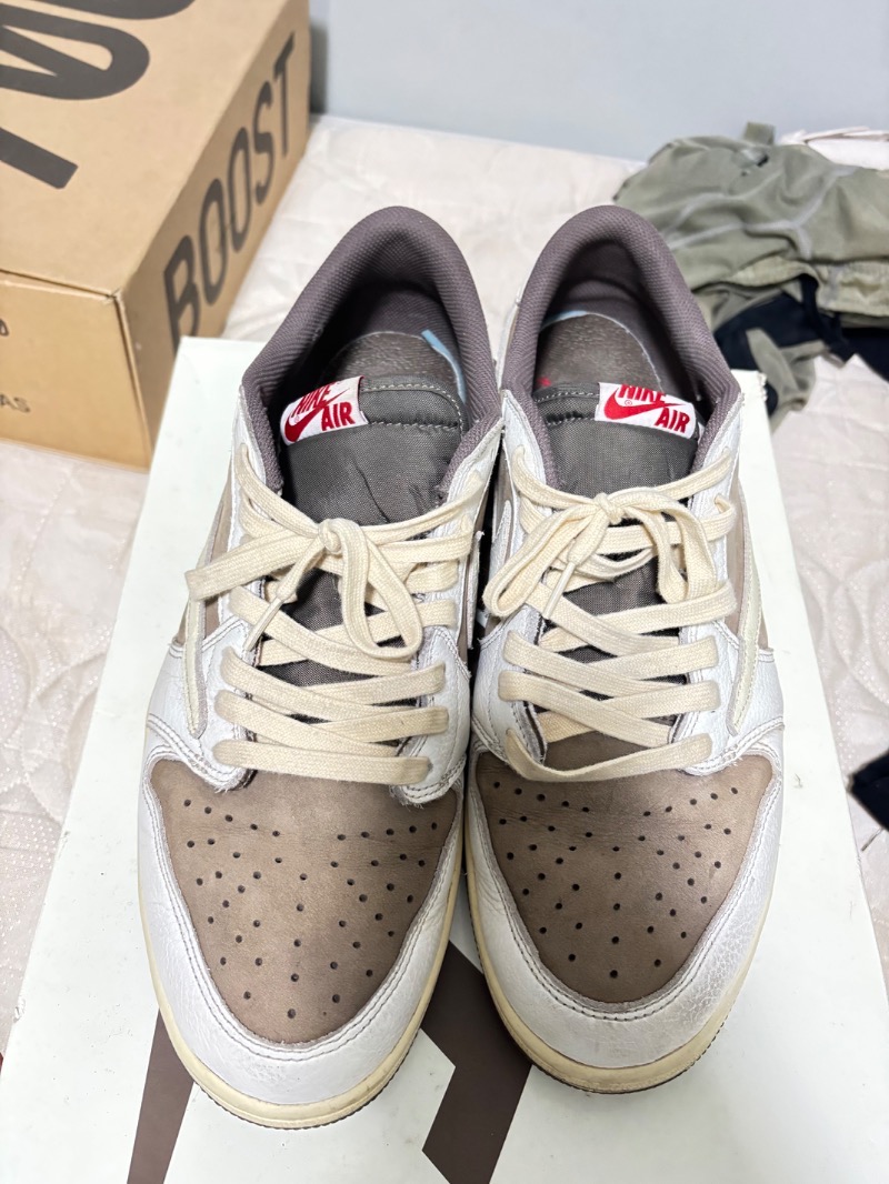 Foto 2 de Travis Scott x Air Jordan 1 Low Reverse Mocha — 46, Usado