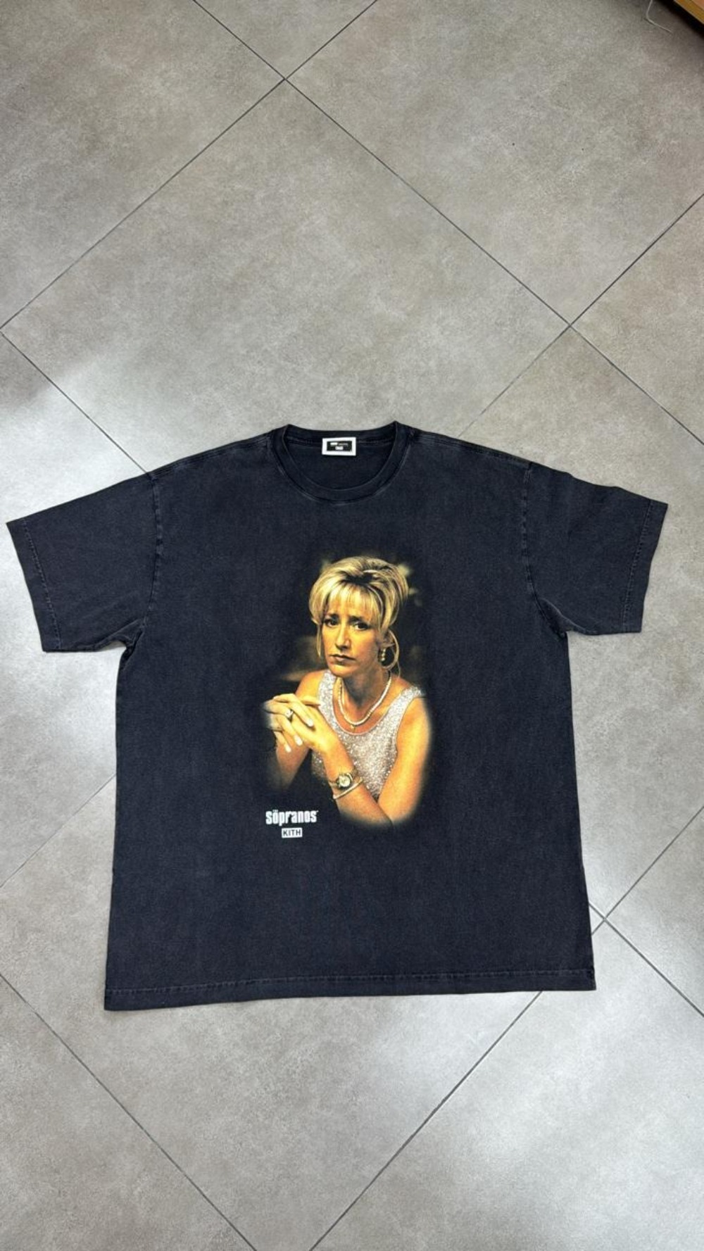 The Sopranos x Kith Camiseta Carmela Vignette Vintage Black — G, Novo