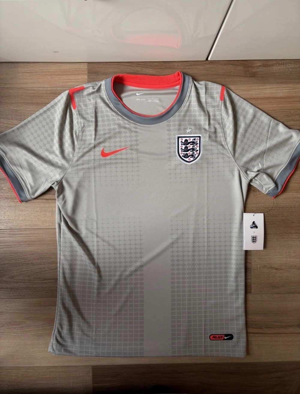 England x Palace x Nike Camiseta Dri-FIT Academy Pro Football 2026 Grey — XG, Novo