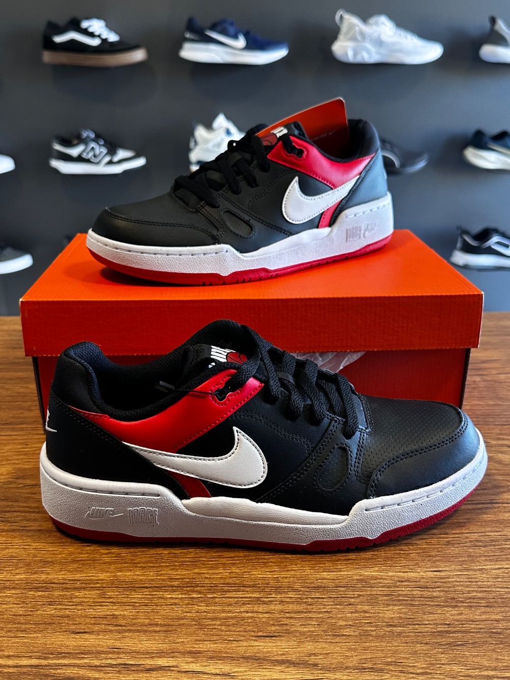 Nike Full Force Low Black University Red White — 40, Novo