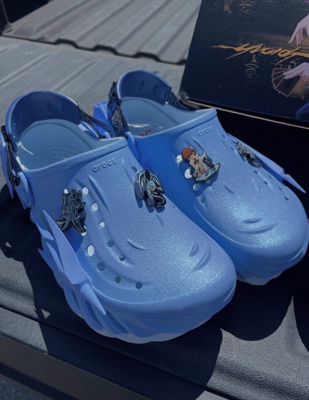 Yu-Gi-Oh! x Crocs Classic Clog Blue-Eyes White Dragon — 40, Novo