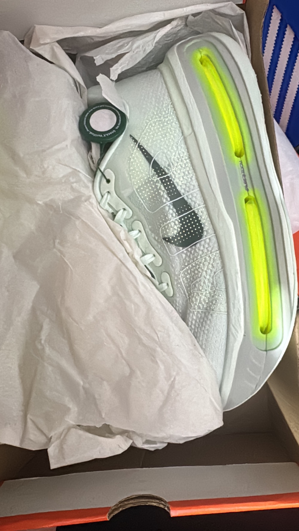 Nike Vomero Premium Barely Volt — 38, Novo