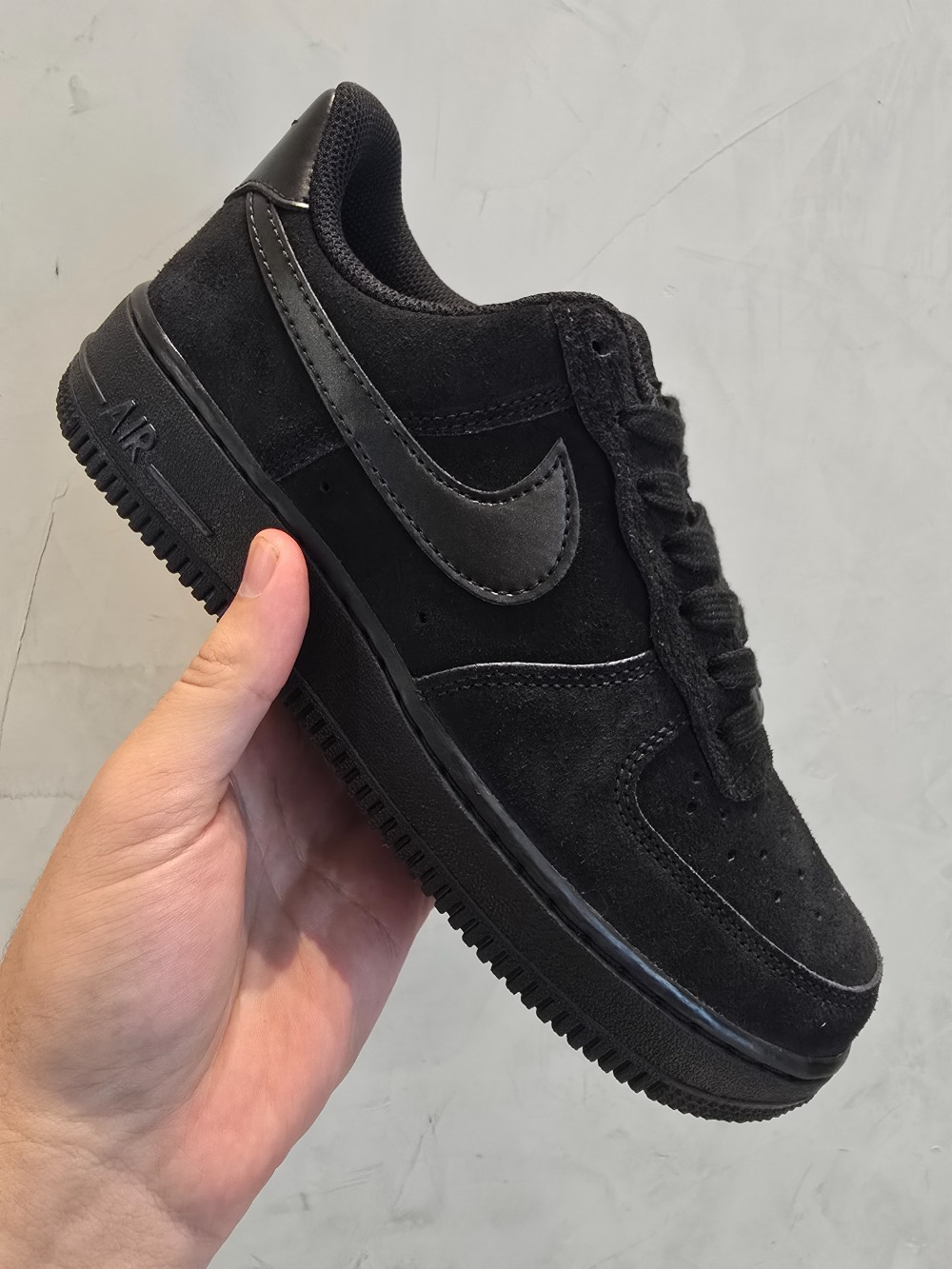 Nike Air Force 1 Low Triple Black Suede — 35 / 36 / 37 / 38, Novo