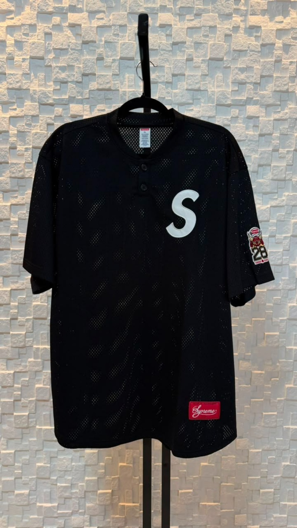 Camiseta Supreme S Logo Baseball Henley Black Tokyo SS26-W17 — XG, Novo