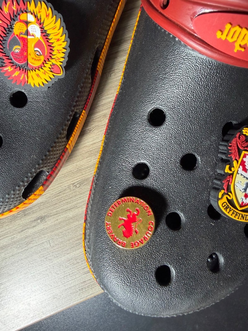 Foto 5 de Harry Potter x Crocs Classic Clog Gryffindor Black — 40, Usado