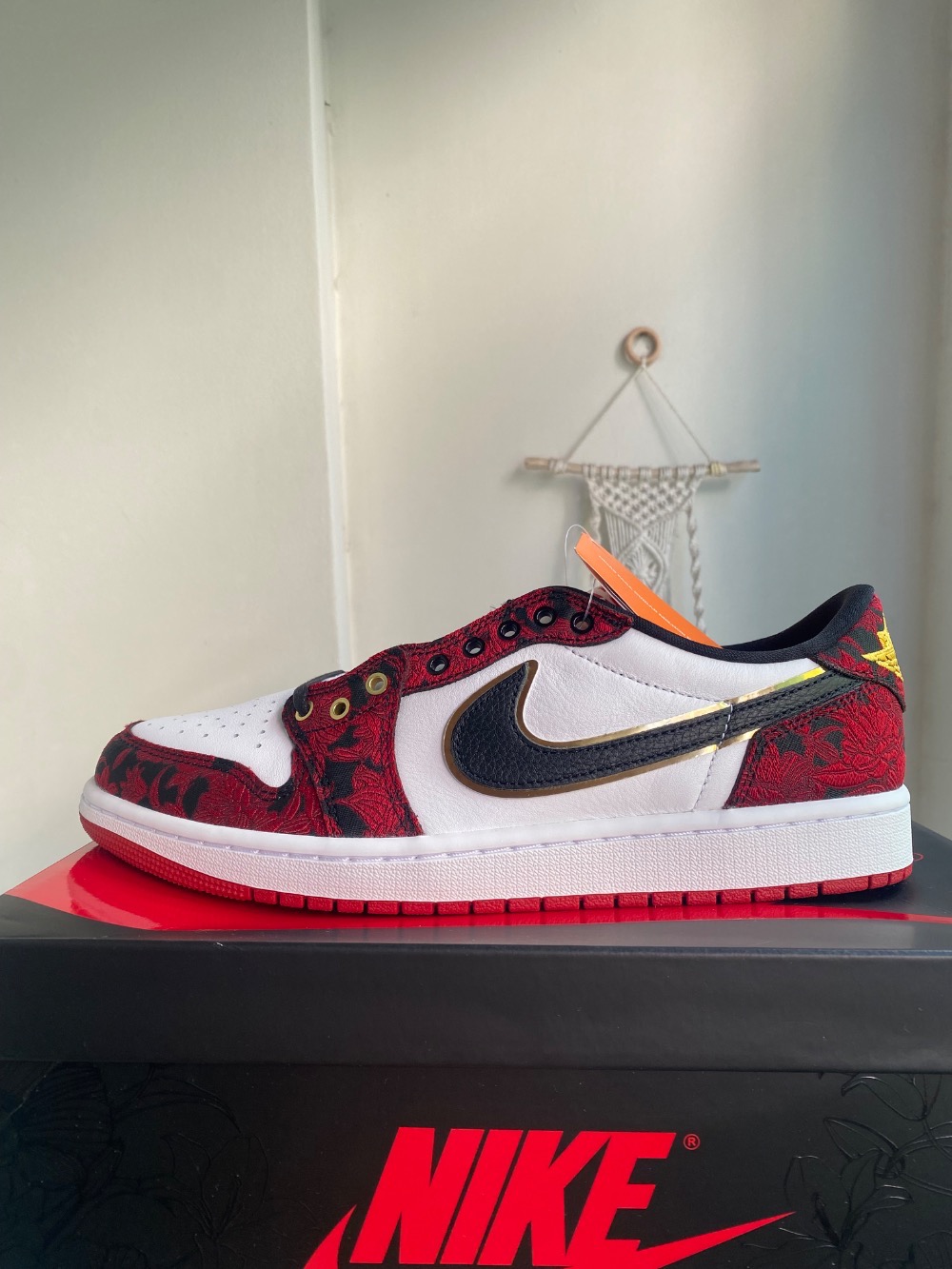Air Jordan 1 Low Last Dance At The Garden Varsity Red — 42, Novo