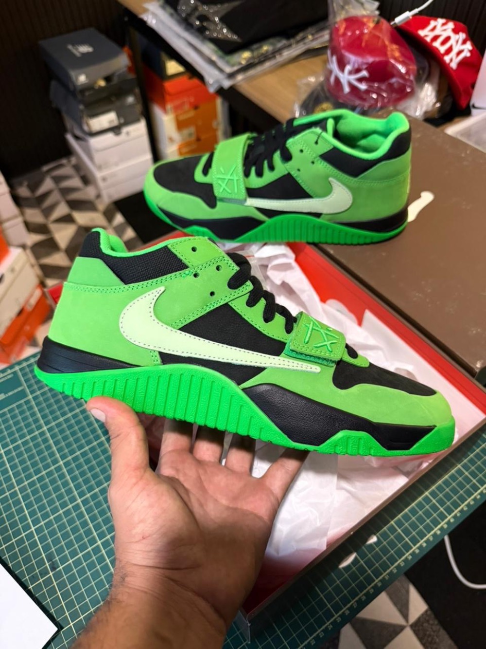 Travis Scott x Jordan Jumpman Jack TR Green Spark — 42.5, Novo