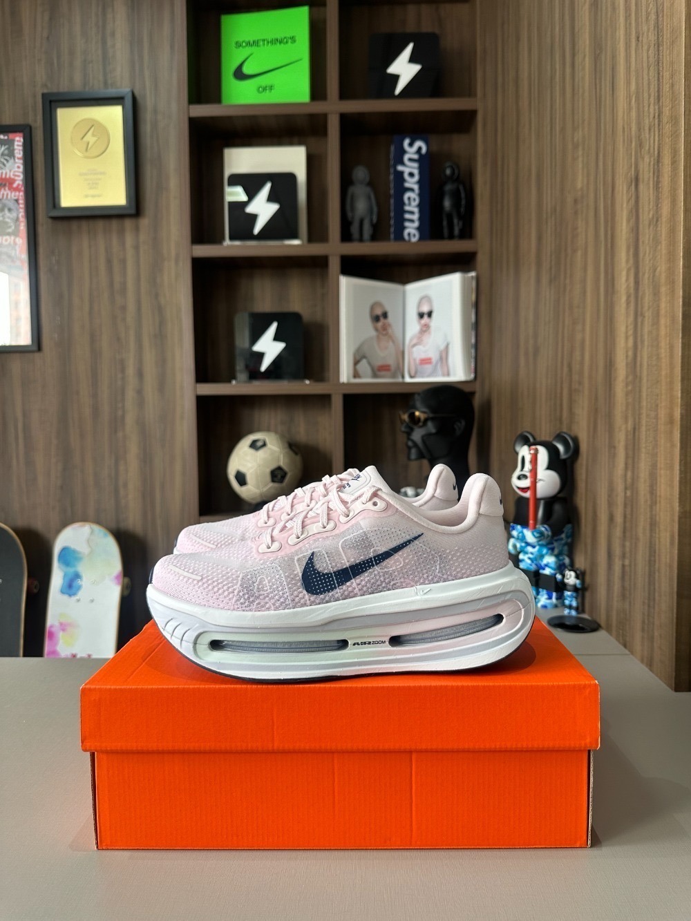 Nike Vomero Premium Pearl Pink Midnight Navy Feminino — 42.5, Novo