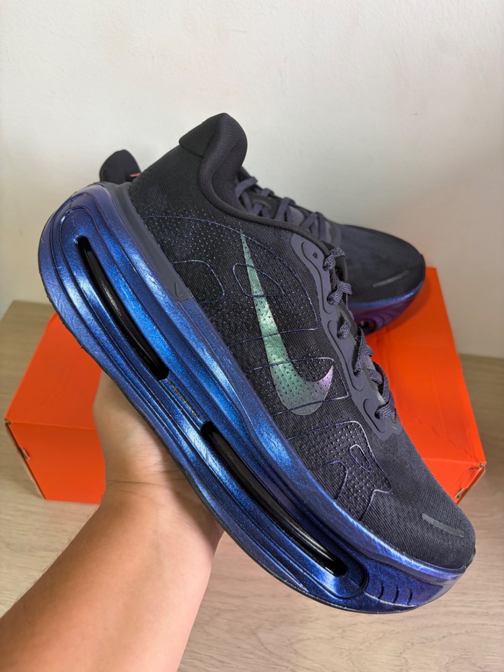 Nike Vomero Premium Gridiron — 43, Novo