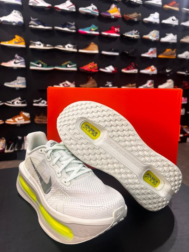 Foto 5 de Nike Vomero Premium Barely Volt — 41, Novo