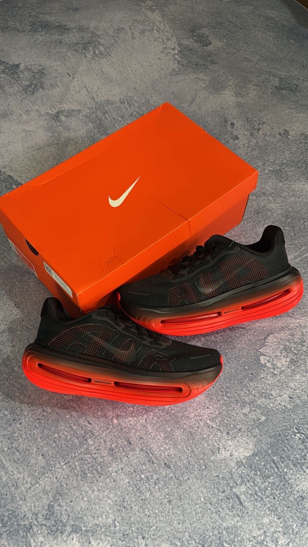 Nike Vomero Premium Black Bright Crimson — 40.5, Novo