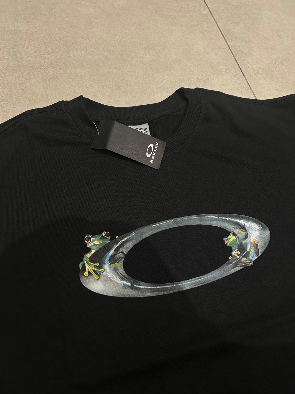 Camiseta Oakley Jupiter`s Adventure Oversized Fit Black — M, Novo