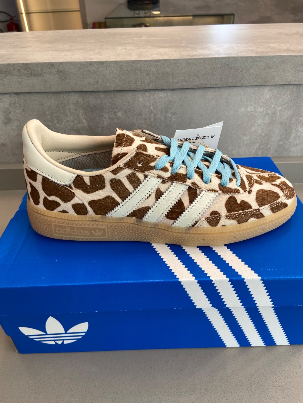 adidas Handball Spezial Crystal Linen Ivory Icey Blue Feminino — 34 / 35, Novo