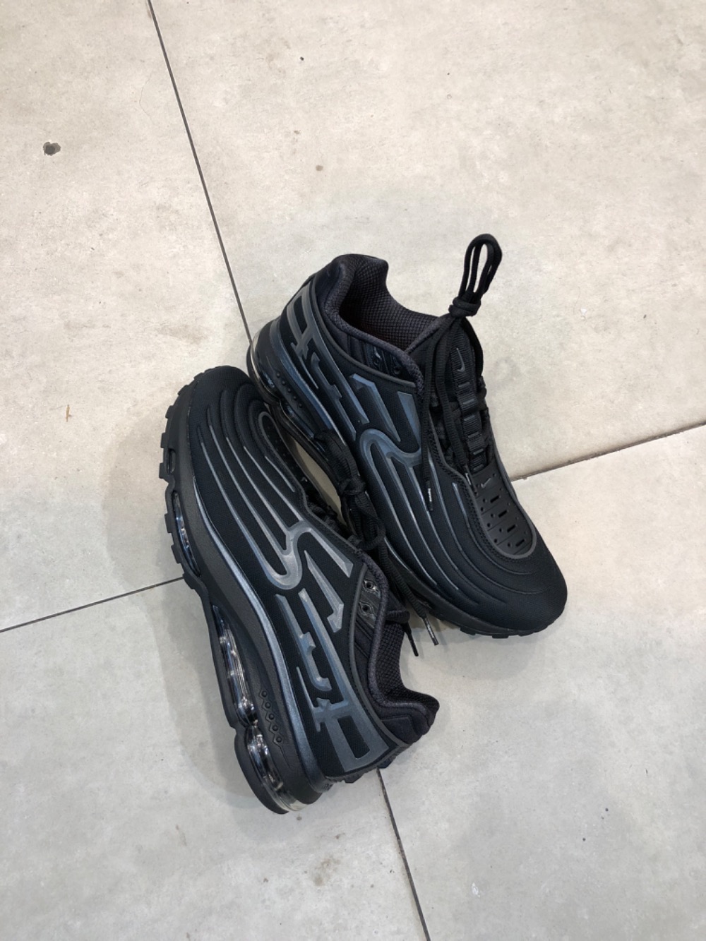 Supreme x Nike Air Max 2001 Air Ecstasy Black FW26-W2 — 42, Novo