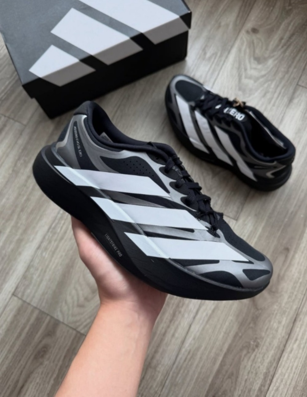 adidas Adizero EVO SL EXO Core Black Cloud White Iron Metallic — 43, Novo