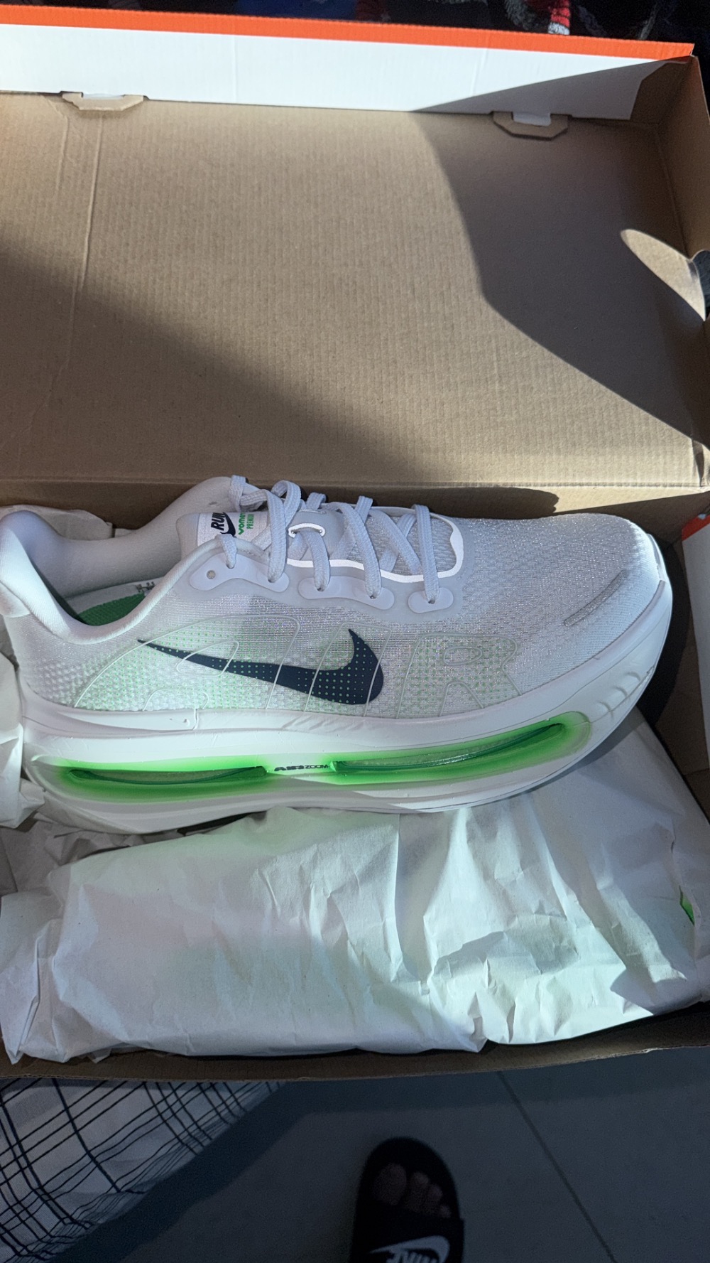 Nike Vomero Premium Green Spark — 41, Novo