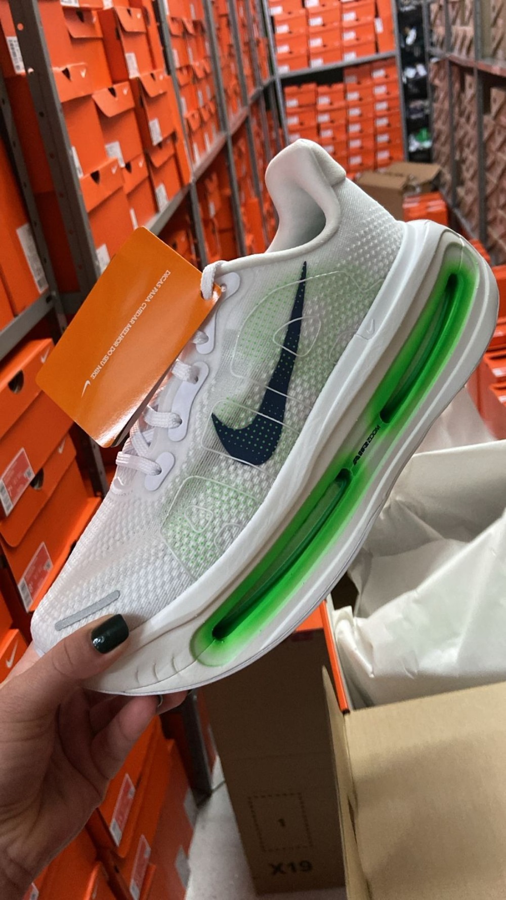 Nike Vomero Premium Green Spark — 40, Novo