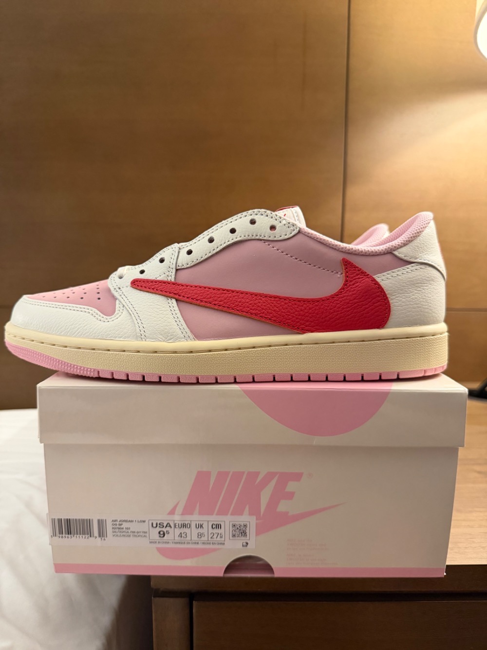 Travis Scott x Air Jordan 1 Low OG SP Sail Tropical Pink — 41, Novo
