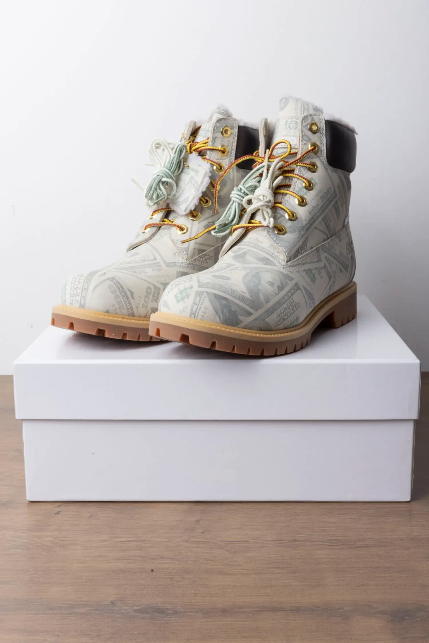 Maison Margiela x Supreme x Timberland Bota 6" Premium Money SS26-W4 — 41, Novo