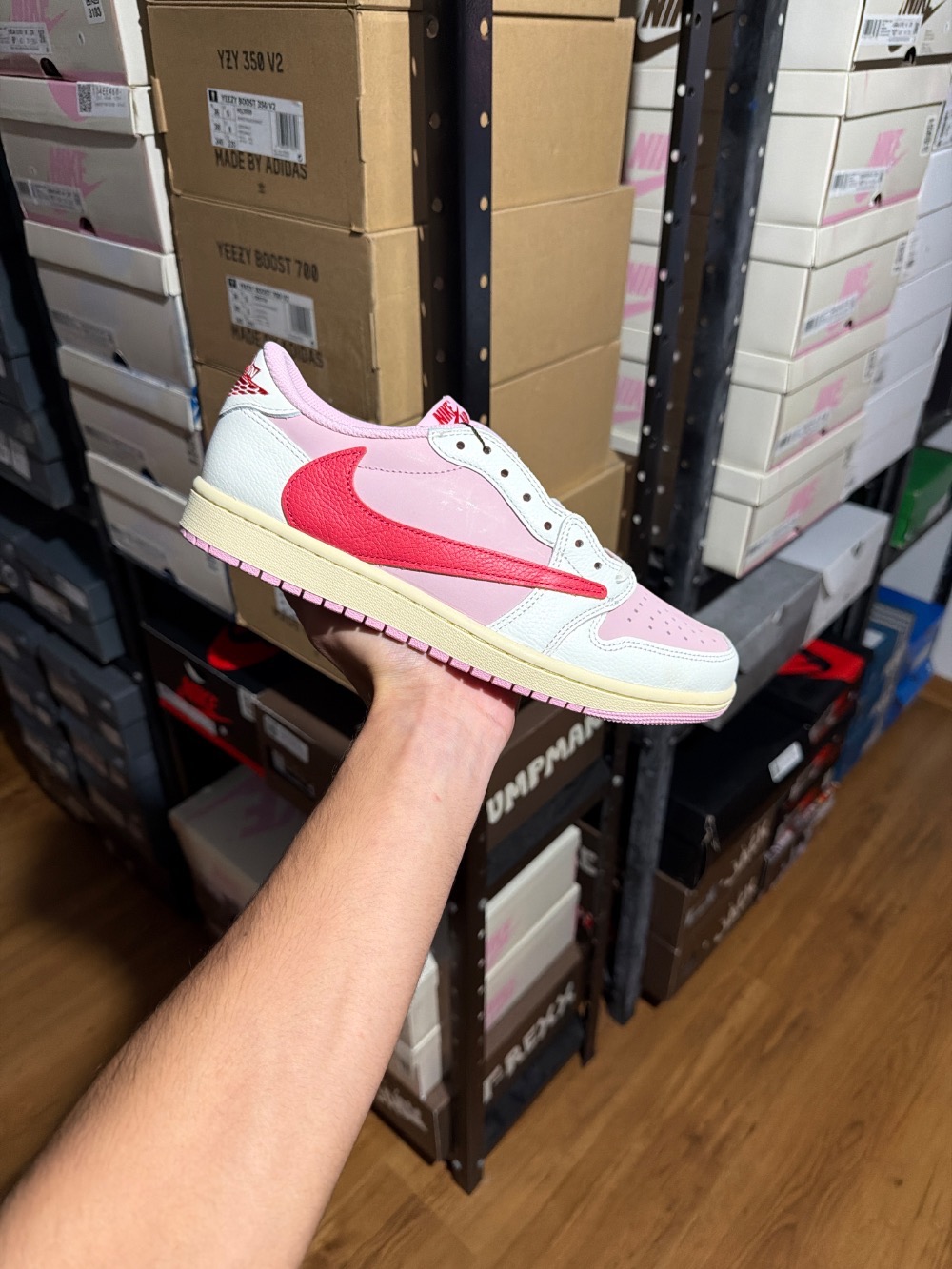 Travis Scott x Air Jordan 1 Low OG SP Sail Tropical Pink — 40, Novo