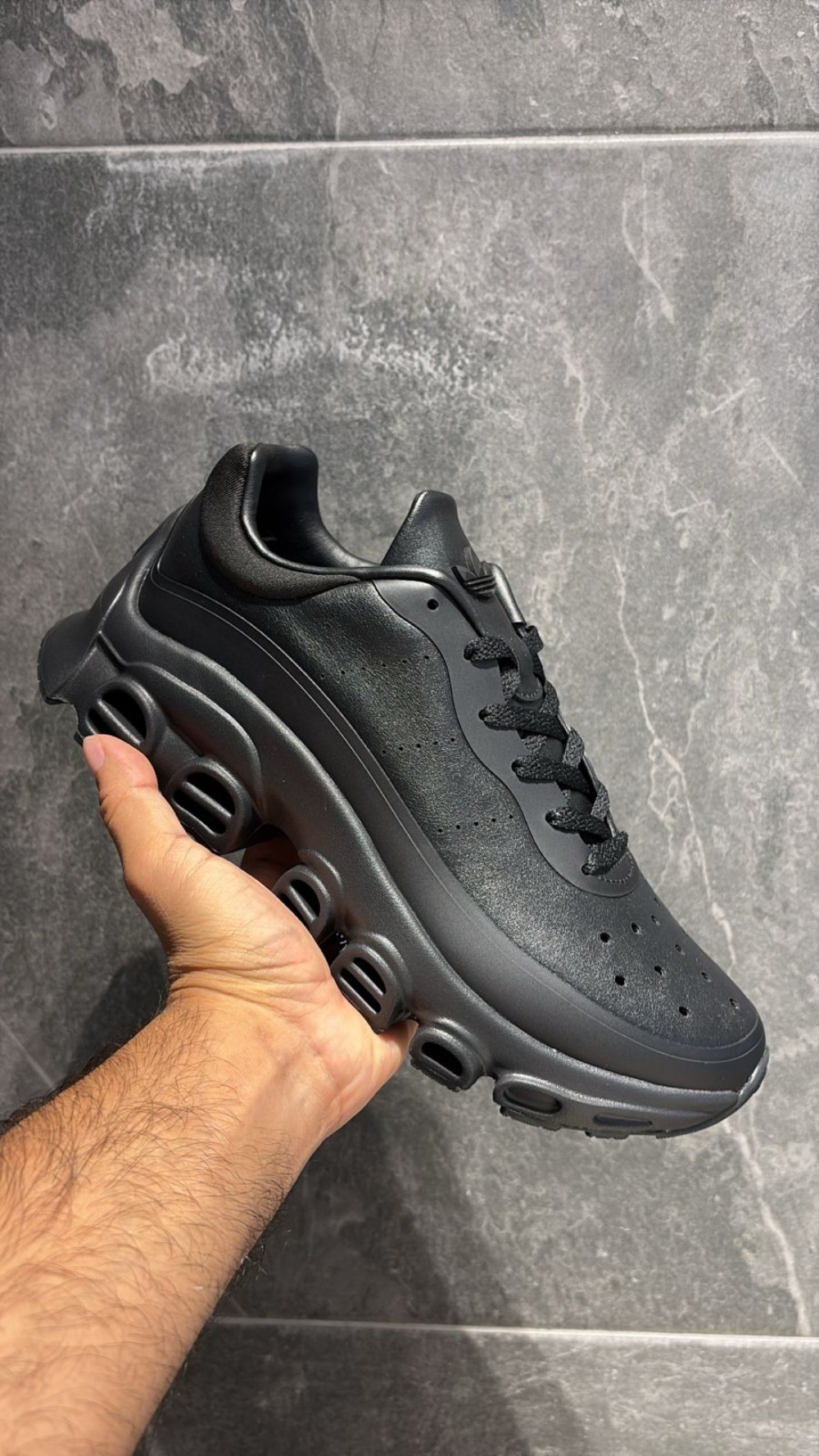Thug Club x adidas Adifom Megaride Core Black — 34 / 35 / 36 / 37 / 38 / 39 / 41 / 43 / 45, Novo