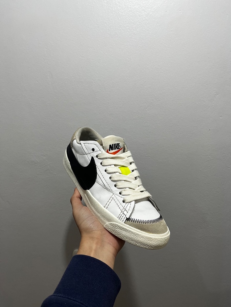 Foto 2 de Nike Blazer Low '77 Jumbo White Black — 41, Usado