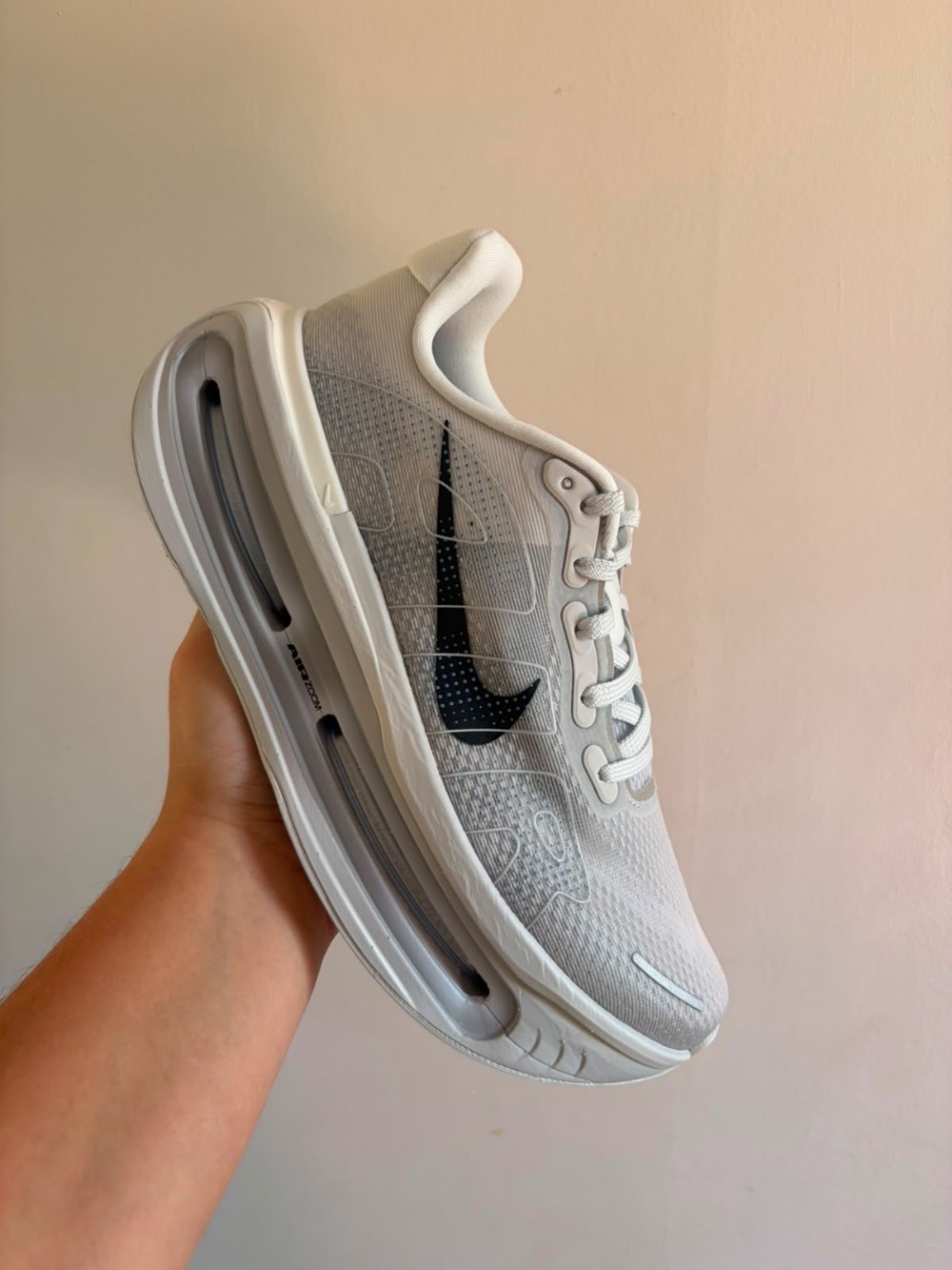 Nike Vomero Premium Off-White Grey Fog Dark Obsidian — 44, Novo