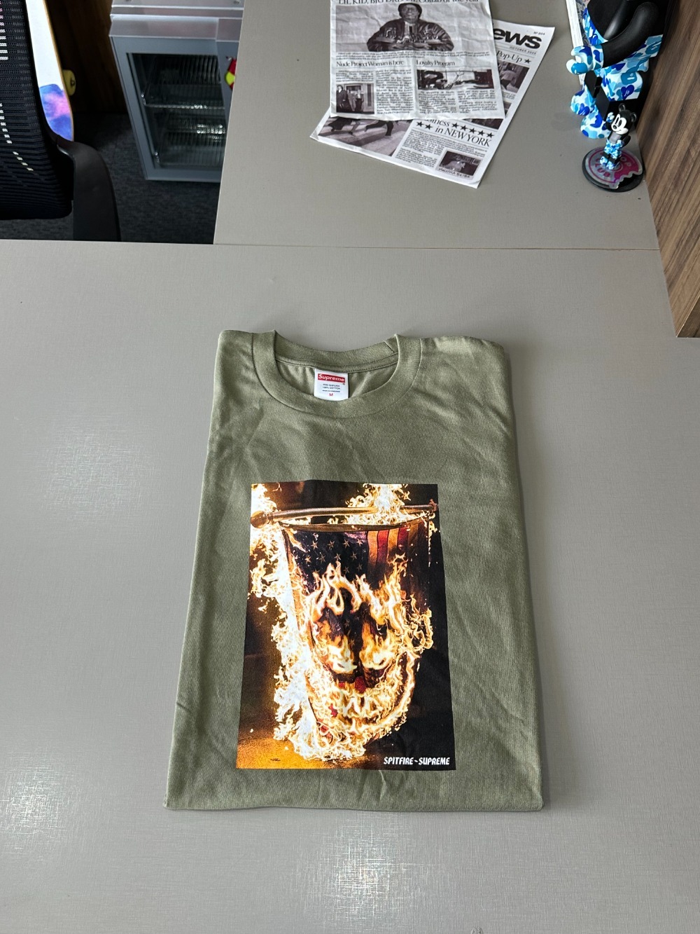 Spitfire x Supreme Camiseta Flag Light Olive SS26-W17 — M, Novo