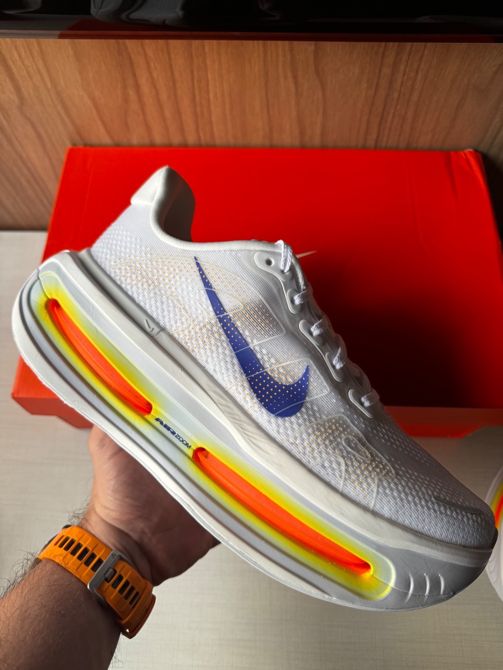 Nike Vomero Premium White Lapis Total Orange — 42, Novo