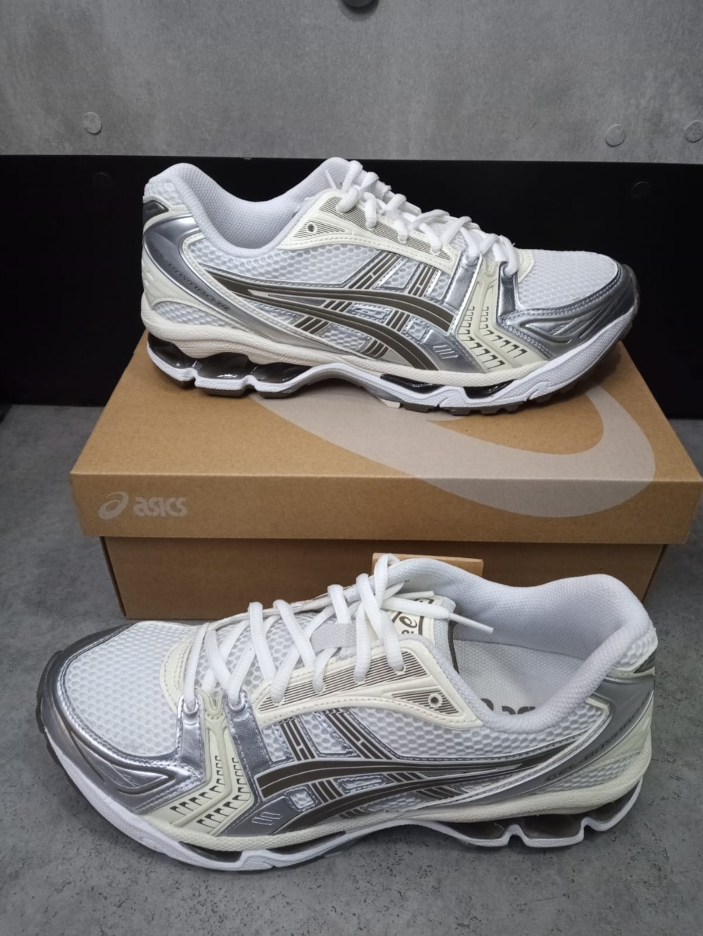 Asics Gel-Kayano 14 White Beige — 42, Novo