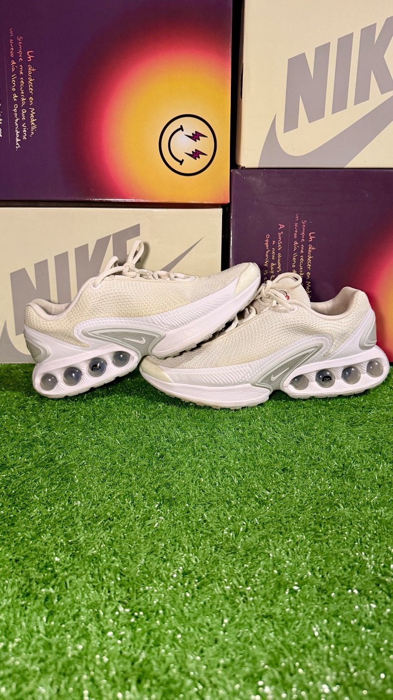 Foto 3 de Nike Air Max DN White Metallic Silver — 40, Usado