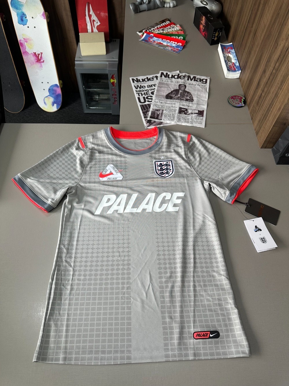 England x Palace x Nike Camiseta Dri-Fit Academy Pro Football Pewter Grey — P, Novo