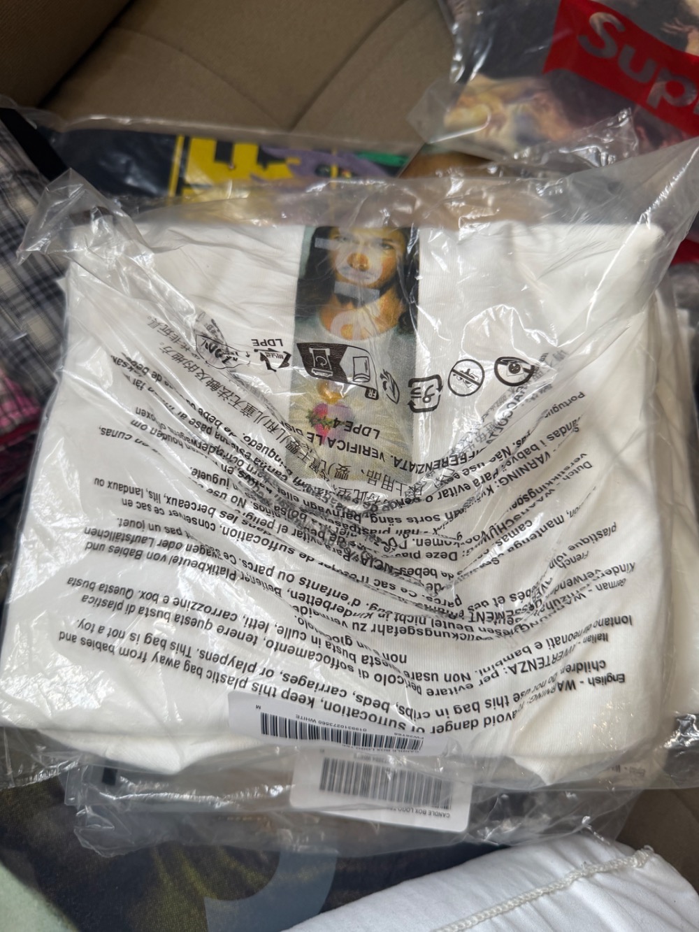 Camiseta Supreme Prayer Card Box Logo White FW26-W1 — XG, Novo
