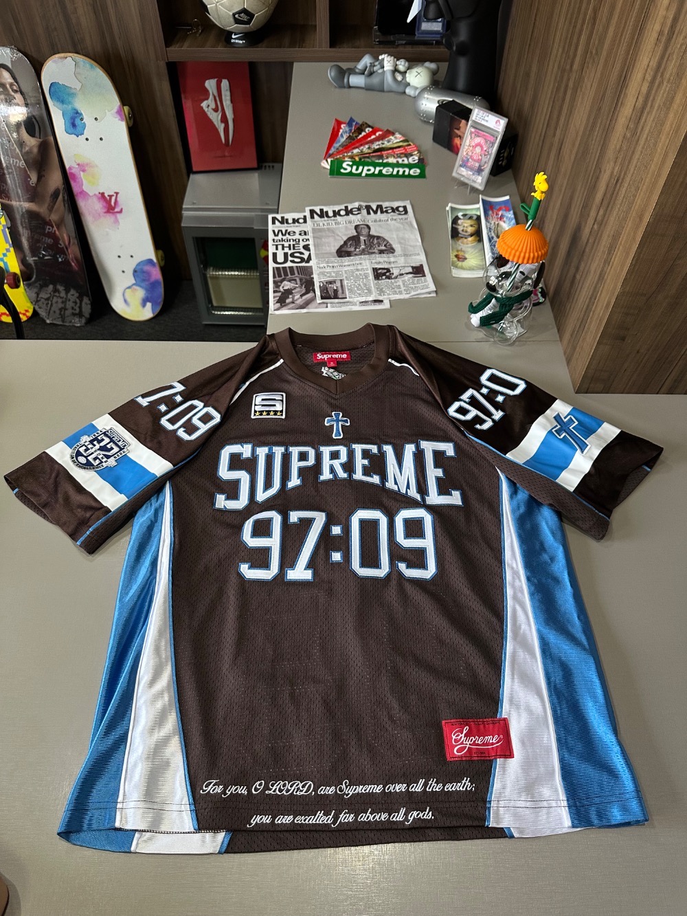 Camiseta Supreme Disciples Football Jersey Brown FW26-W7 — M, Novo