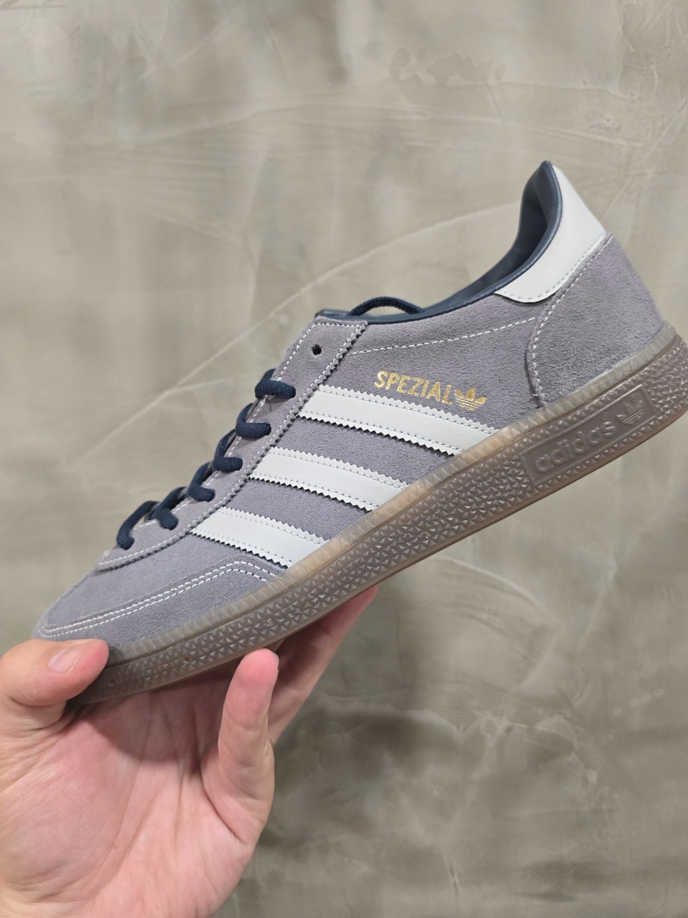 adidas Handball Spezial Aurora Onix Halo Silver Gum — 36 / 37 / 38 / 39 / 40 / 41 / 42 / 43 / 44, Novo