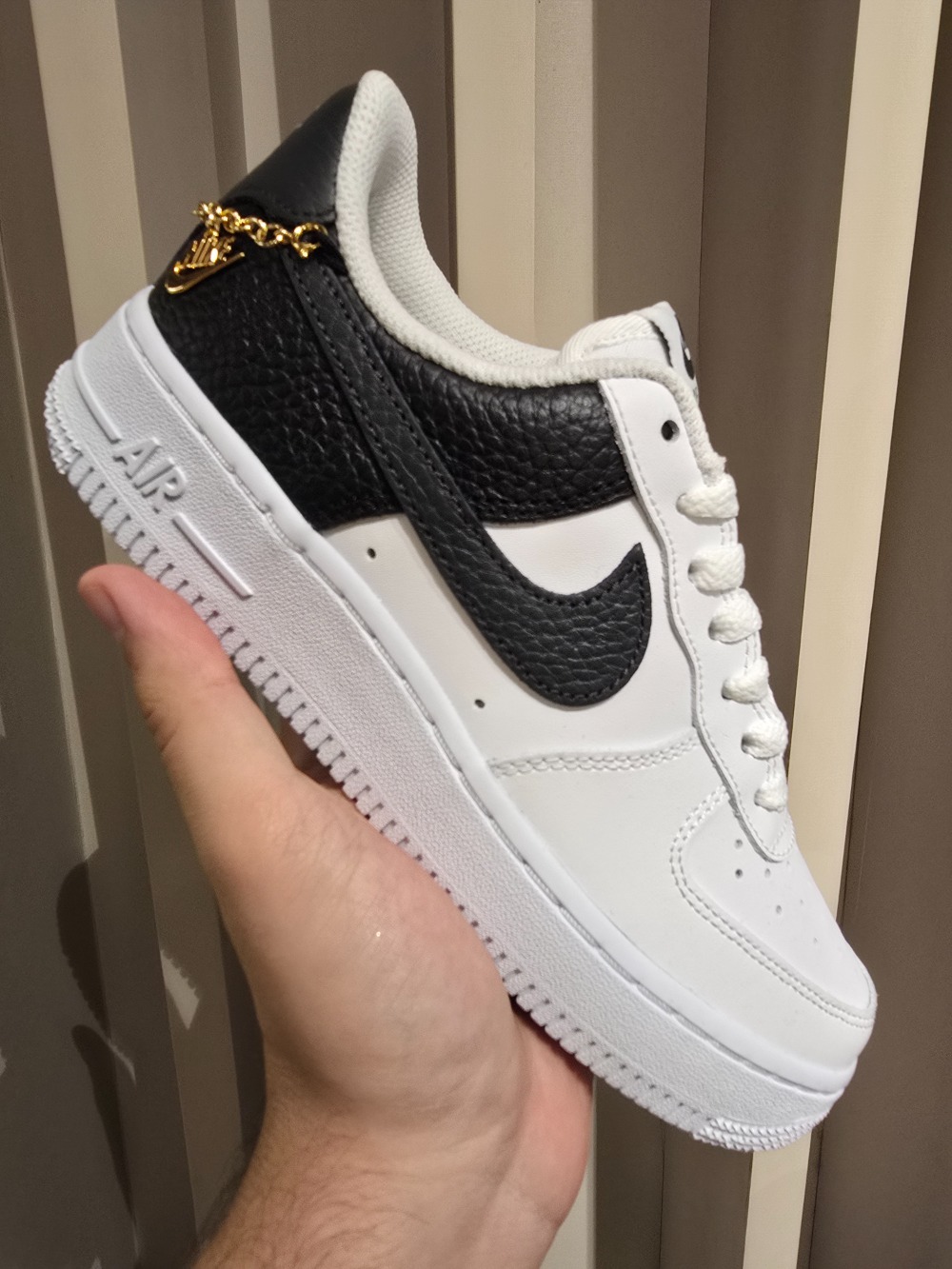 Nike Air Force 1 '07 Black Dark Smoke Grey Metallic Gold White — 34 / 36 / 37 / 38, Novo