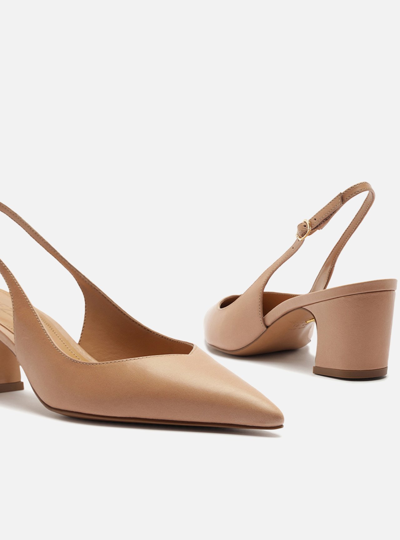 Foto 4 de Scarpin Bege Couro Salto Médio Bloco Slingback