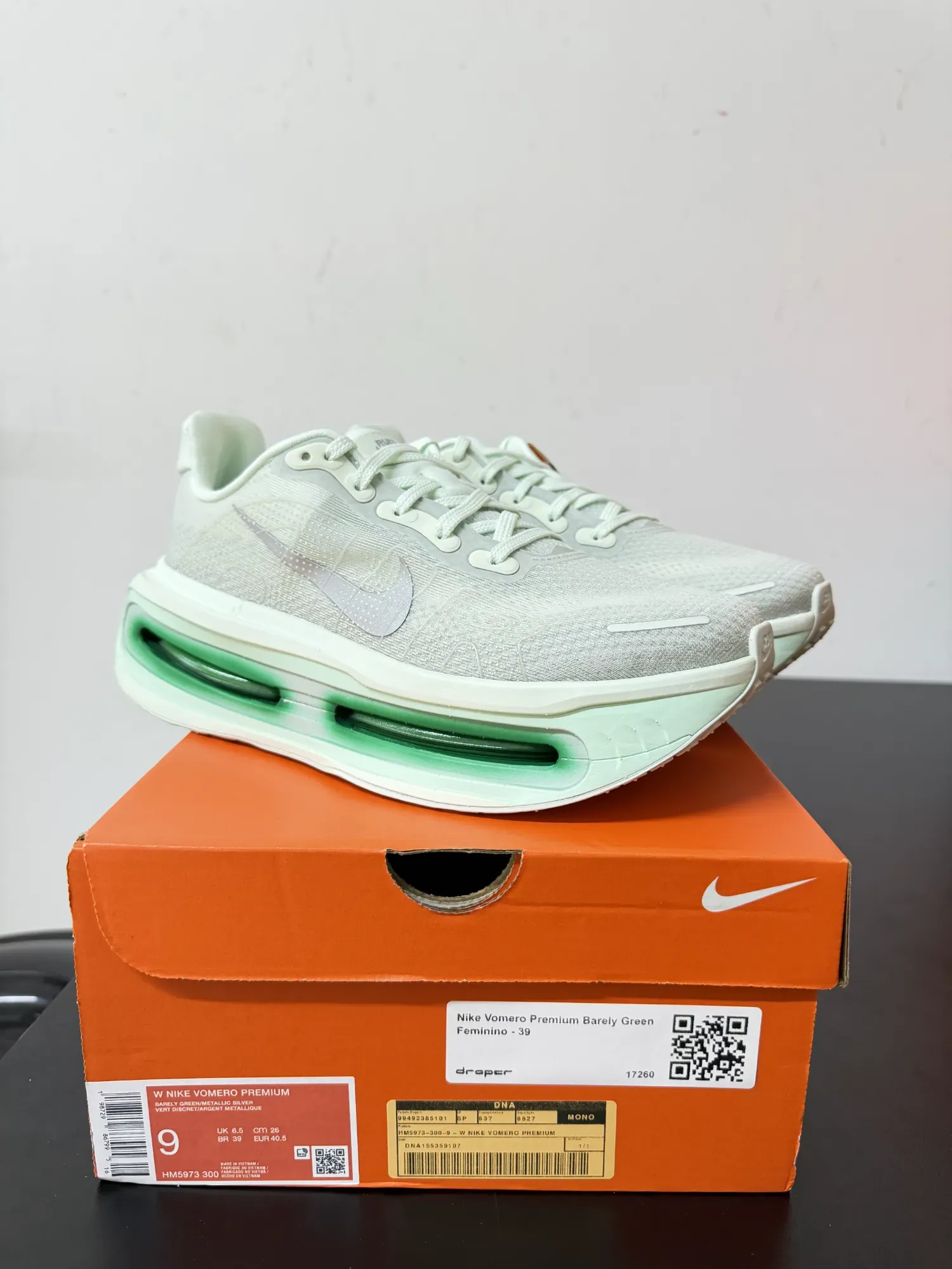 Nike Vomero Premium Barely Green Feminino — 39, Novo