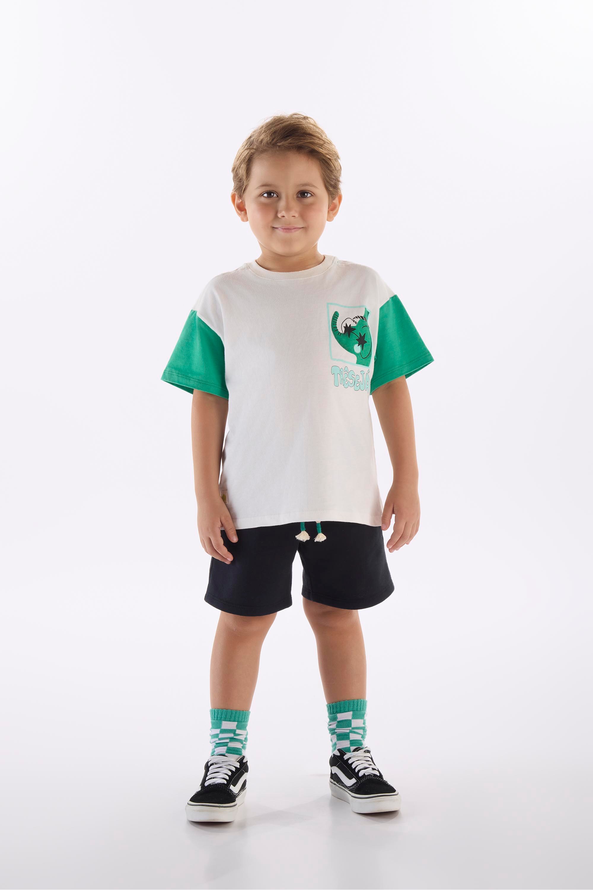 Conjunto Infantil com Camiseta e Bermuda Memórias (Off White) Três e Já — 01