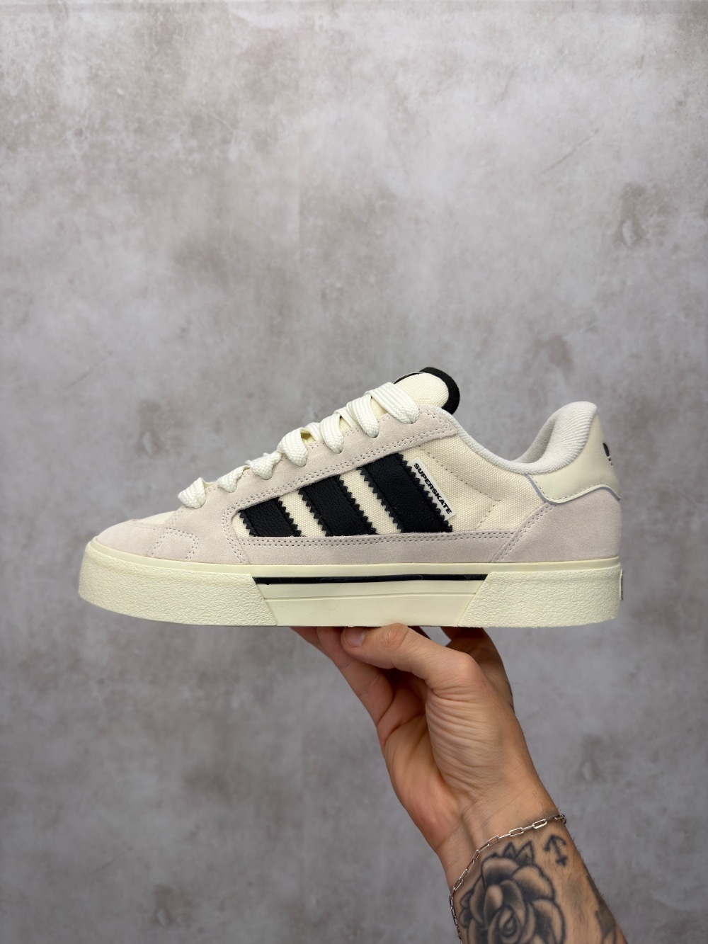 adidas Superskate ST Off White Core Black Ivory — 39 / 40 / 41 / 42 / 43 / 44, Novo