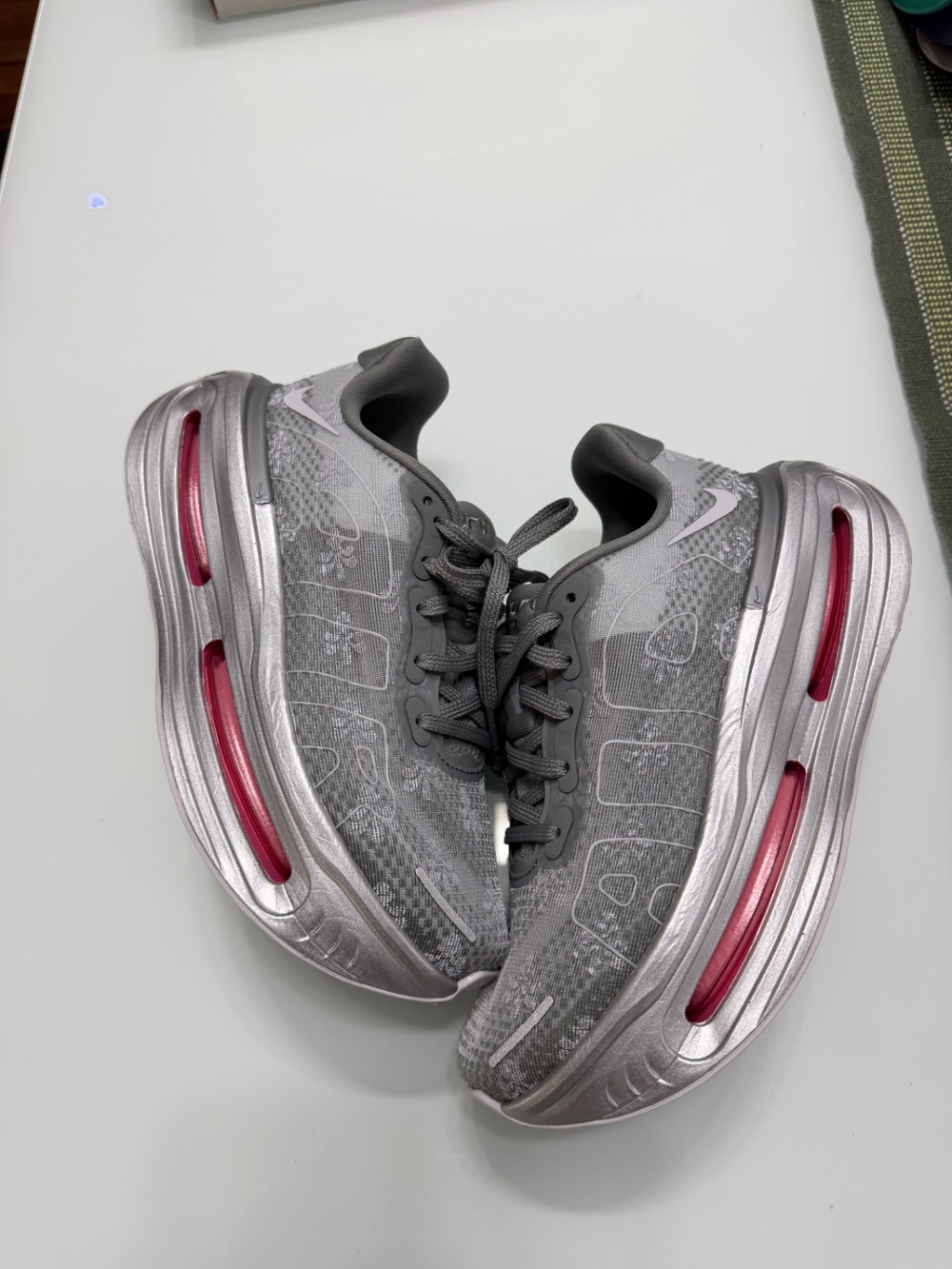 Nike Vomero Premium Geyser Grey Metallic Silver — 35, Novo