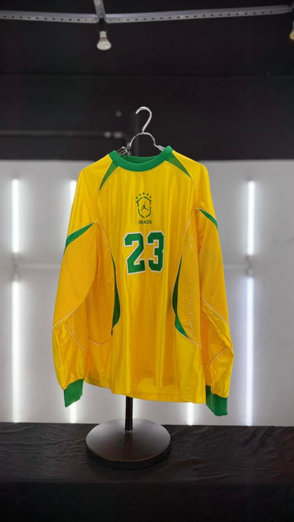 Camiseta Air Jordan Brasil Long Sleeve Goleiro Yellow — P, Novo