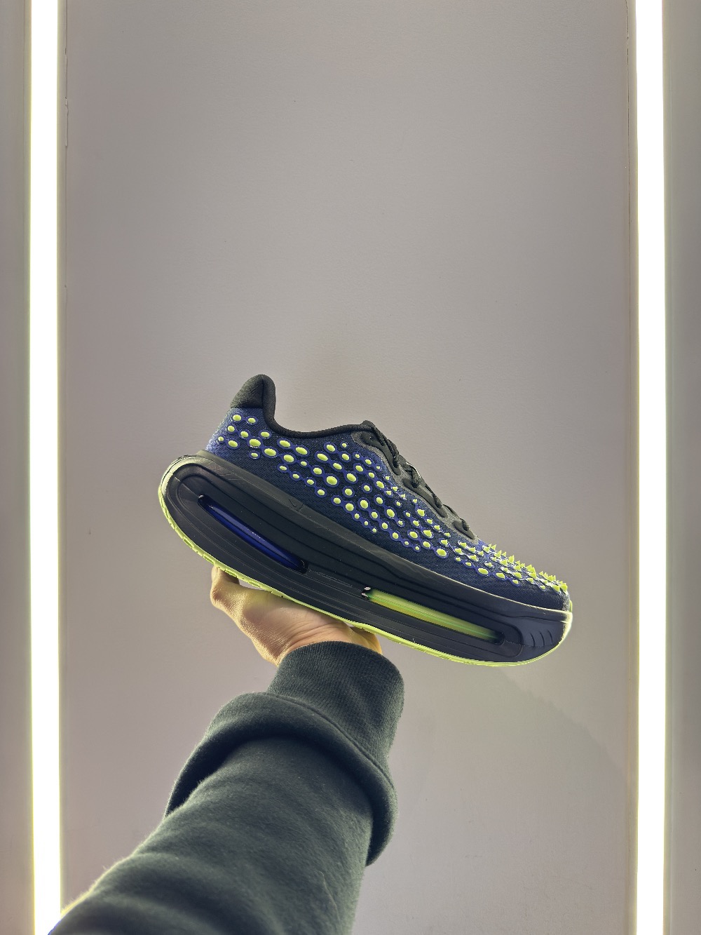 Nike Vomero Premium Rush Violet Volt Glow — 40.5, Novo