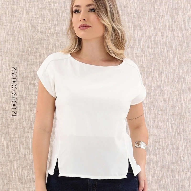 Blusa Feminina em Crepe, com Recortes e Caimento Sofisticado