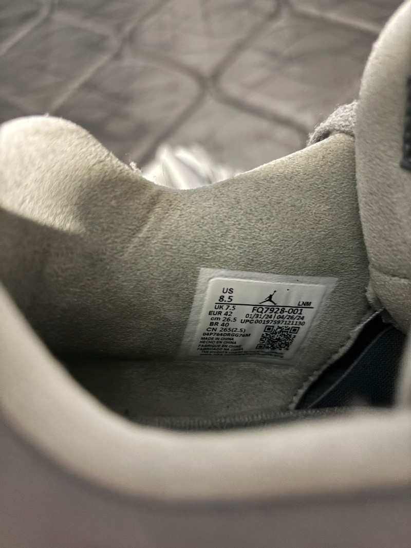 Foto 4 de Air Jordan 4 Wet Cement — 40, Usado